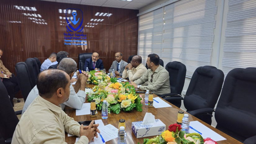 اللجنة الوزارية المكلفة من قبل وزير النقل تناقش أوضاع مؤسسة موانئ البحر العربي وتطّلع على مستوى الأداء