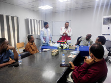 مؤسسة موانئ البحر العربي تستلم حقيبة إسعافات أولية وتتلقى محاضرة توعوية حول استخدامها