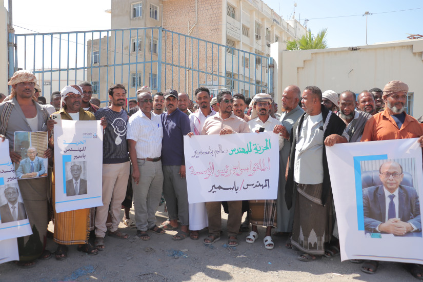 Port of Mukalla Employees Protest Kidnapping of Chairman Salim Basamer, Demand Immediate Release