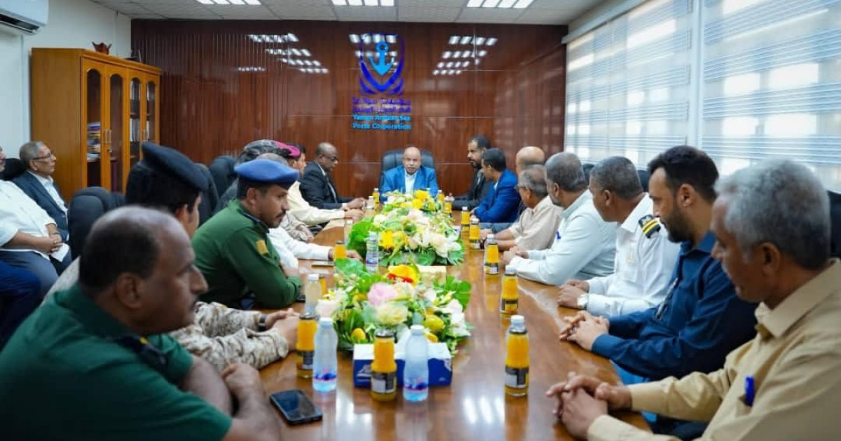 محافظ حضرموت يتفقد ميناء المكلا ويشدد على رفع الجاهزية وتعزيز إجراءات الأمن والسلامة