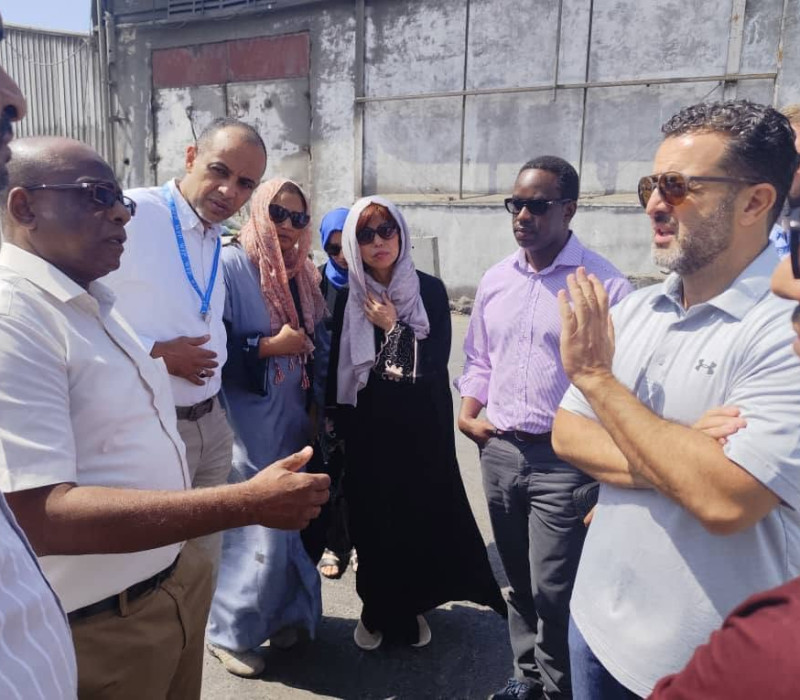 وفد برنامج الأغذية العالمي (WFP) يقوم بجولة ميدانية تقييمية في ميناء المكلا